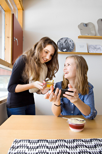 Walki-Lid is made of paper and plastics, easy to recycling