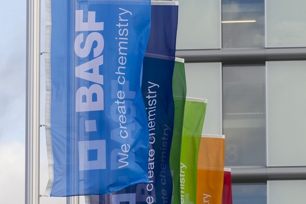 BASF reports higher earnings in chemical business