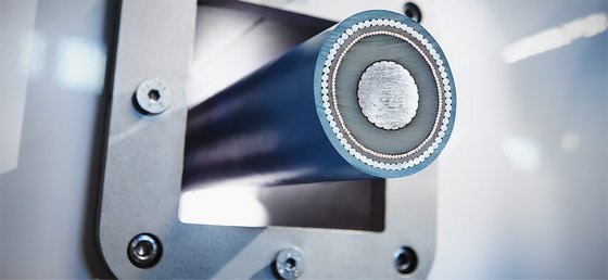 Inspection and analysis of XLPE and HPTE insulating material