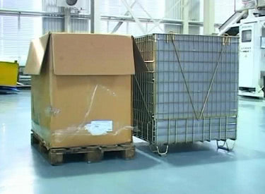 Standard container vs. octabin.