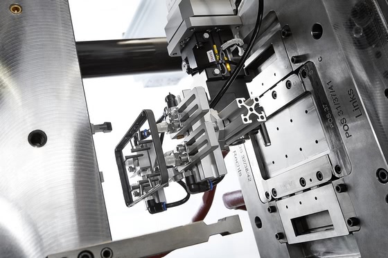 Know-how for smartphones made from metal and LSR