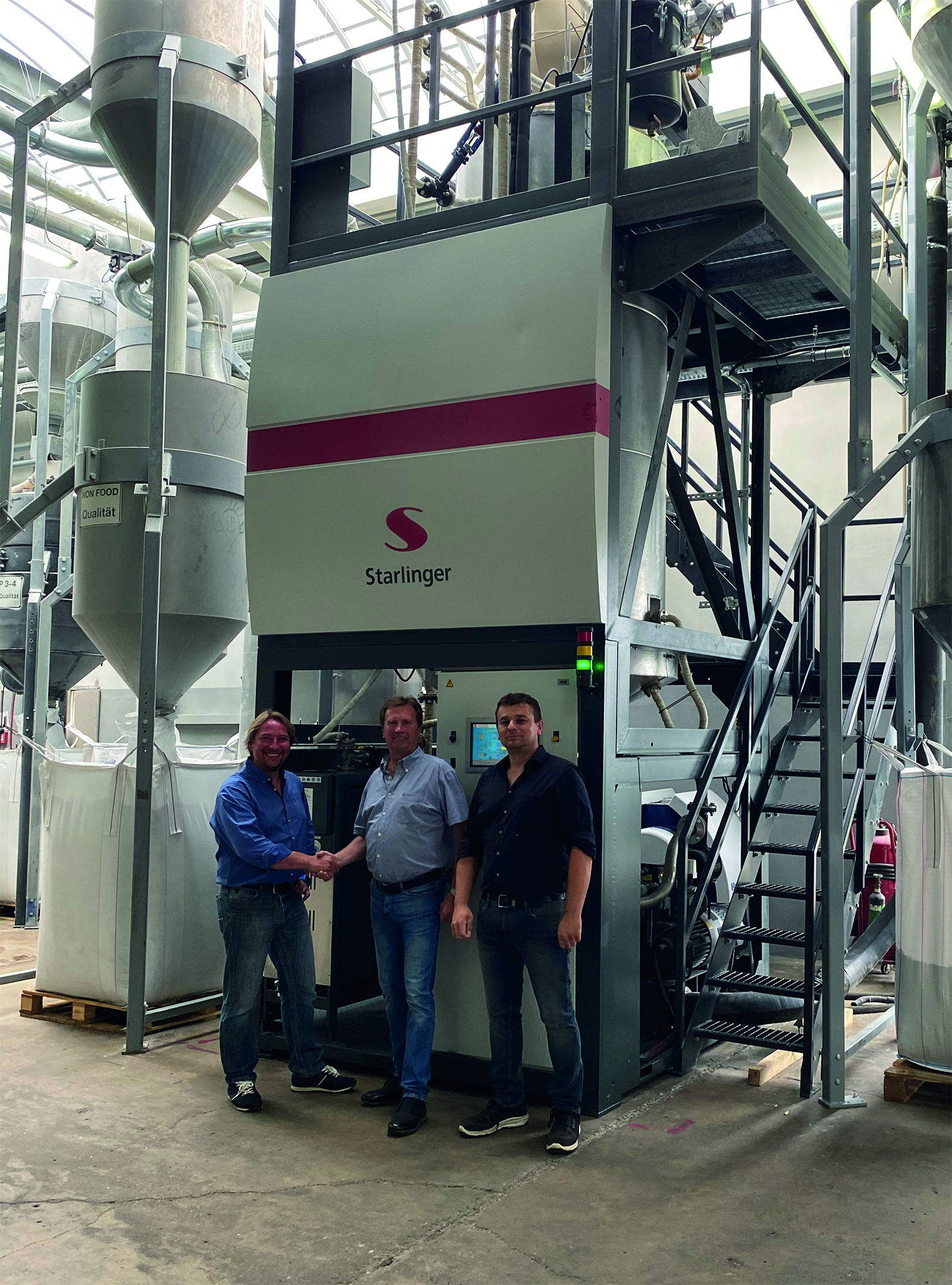Christian Lovranich, Starlinger & Co. GmbH, together with Richard Wüllner and Andrzej Zajontz, General Managers of BTB PET-Recycling GmbH & Co. KG