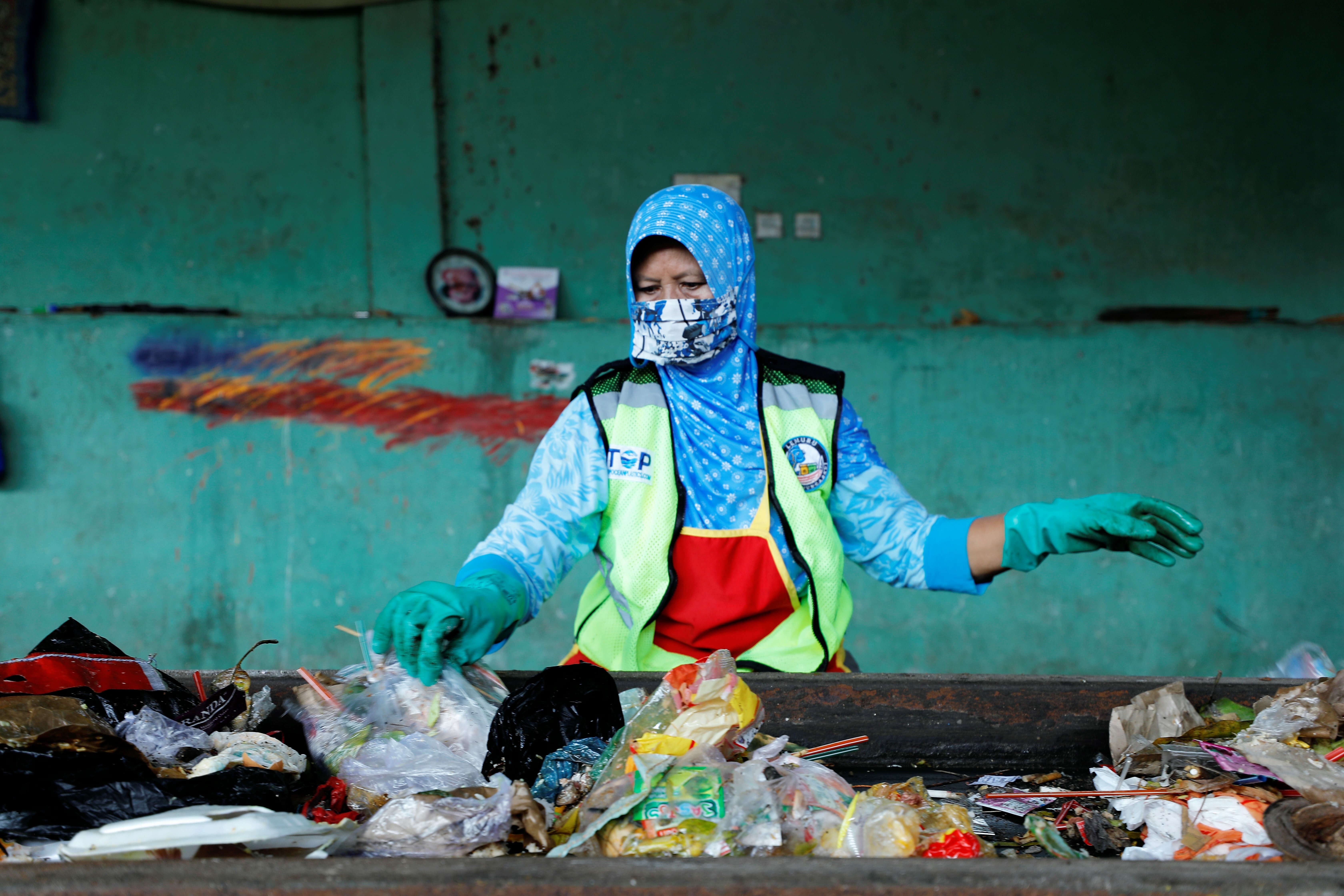 muncar-waste-sorting-2-1-c-project-stop