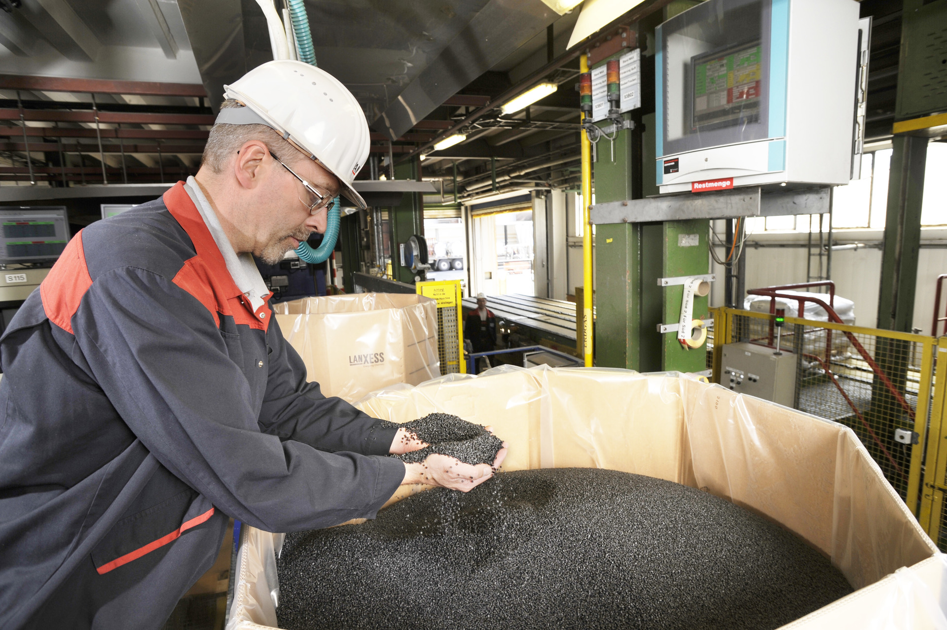 kunststoff-produktion-krefeld-03-sitecore-internet-image