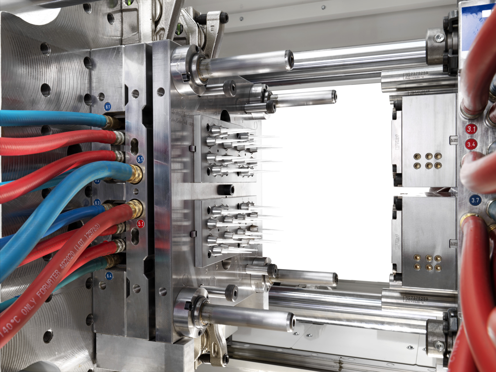 pm-imm-2022-12-swissplastics-px-81-detail-orca