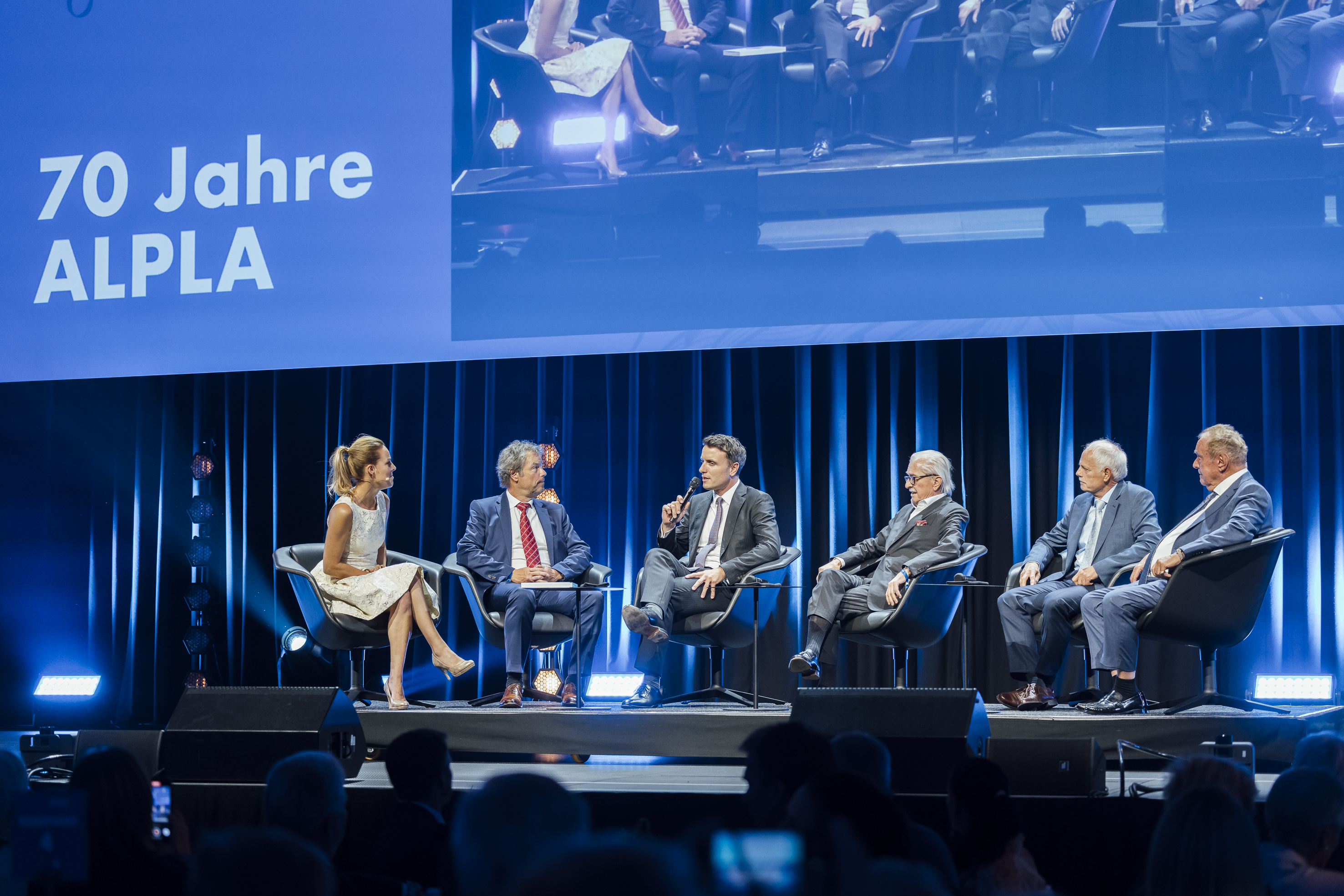 CEO Philipp Lehner (third from left) reflected on ALPLA’s successes and looked ahead to the future at the company’s 70th anniversary celebrations in the Festspielhaus Bregenz.