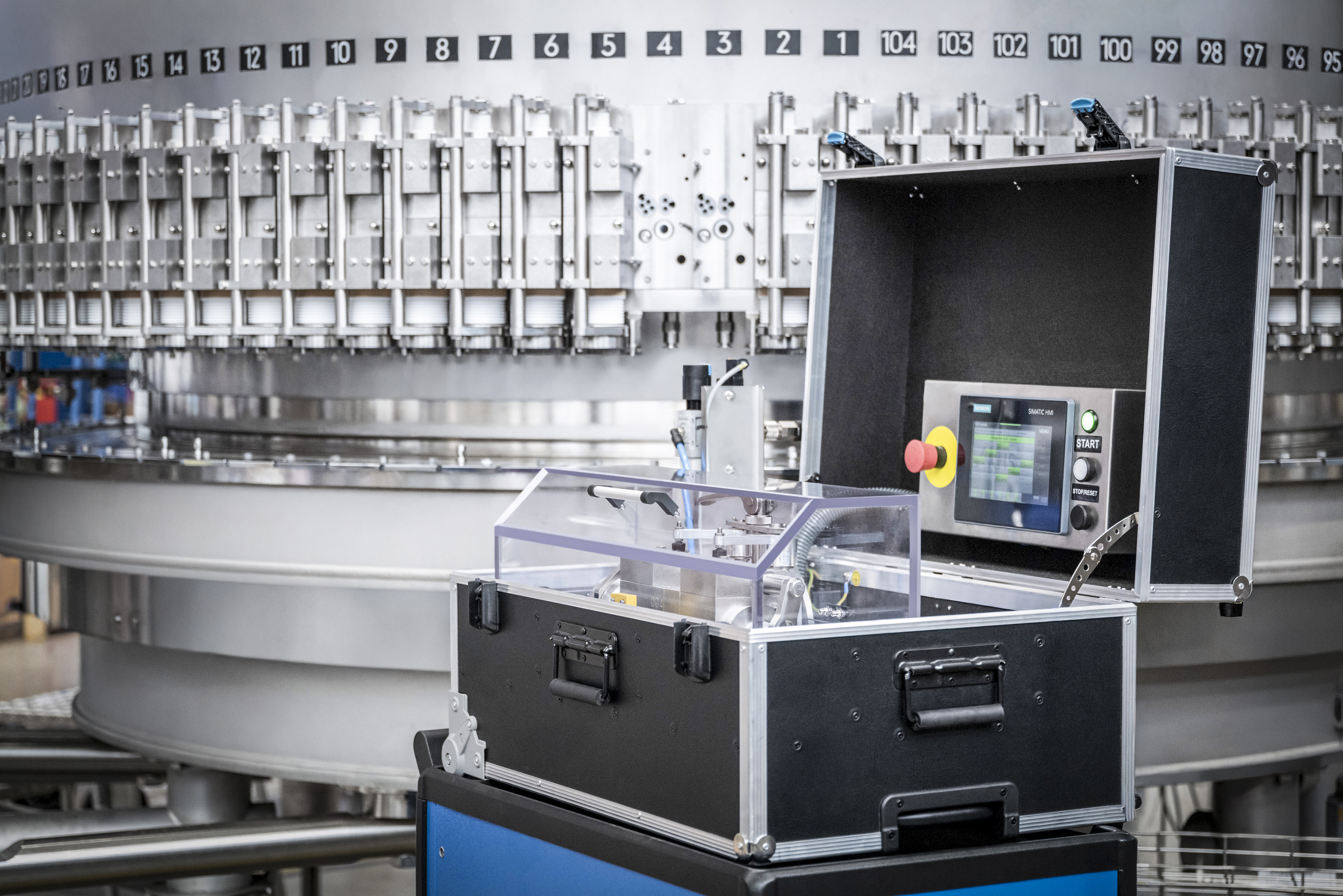 Further development of the sequential overhaul of filling valves means a single test kit can be used for different types of filling valve – a major benefit for production sites with several types of filler.