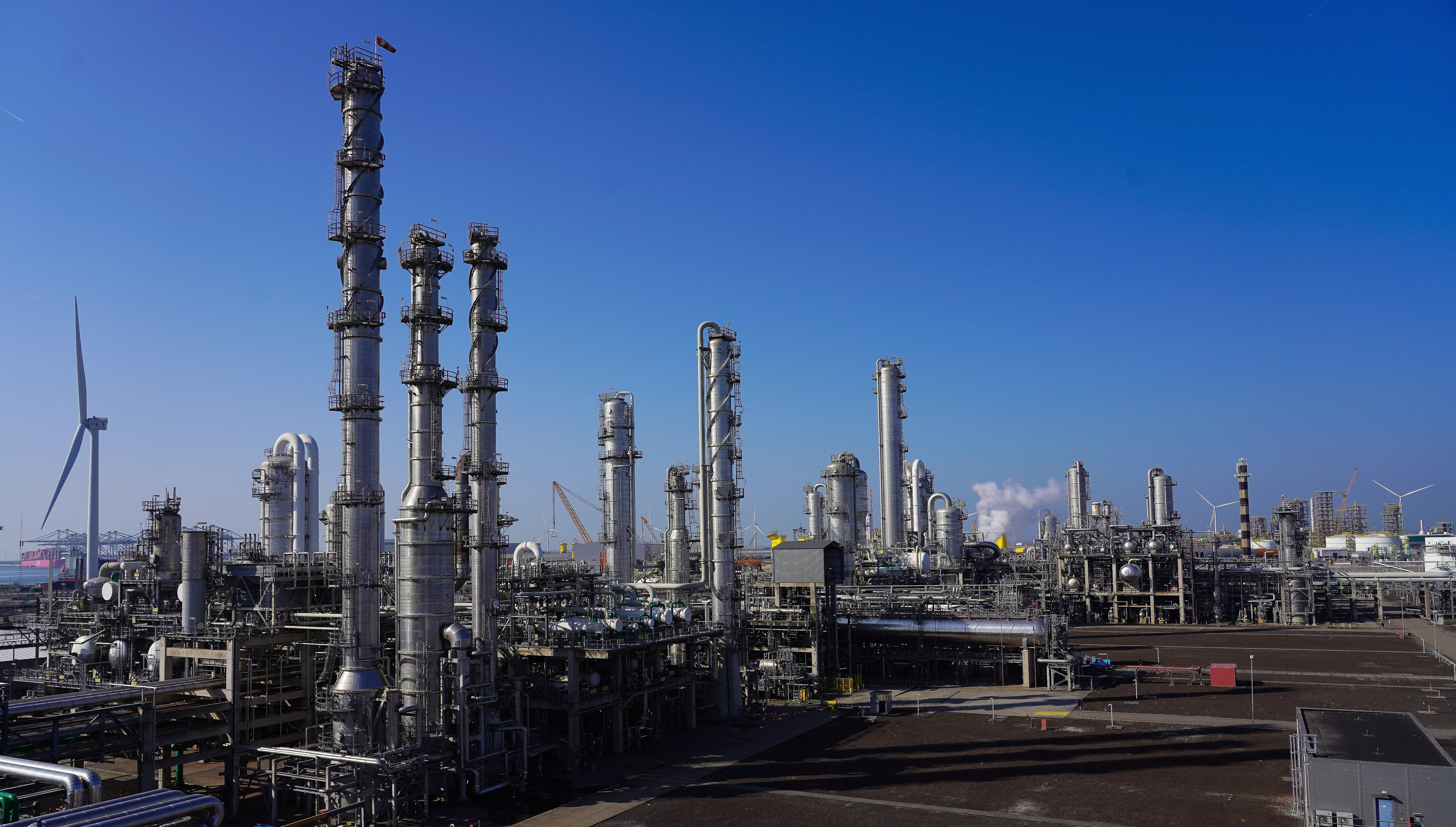 The Maasvlakte site, a joint venture between LYB and Covestro. (Photo: Alex Lokker.)