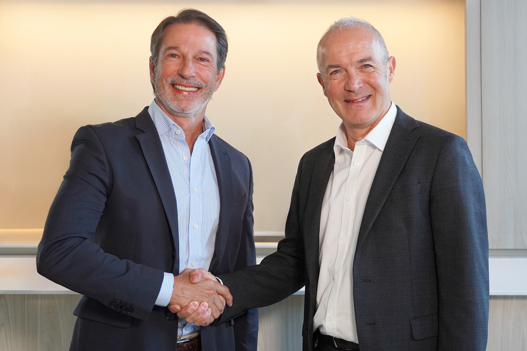 Pedro Aires, Country Manager Portugal (left) and Dr. Stephan Schnell (right), Managing Director look forward to a successful collaboration.