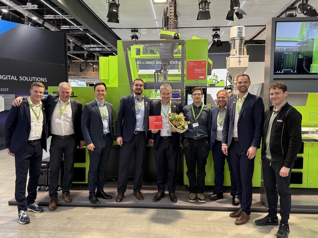 Outstanding innovation: the Engel team presented the first autonomous injection moulding cell at Swiss Plastics Expo 2026. The solution reduces setup times, saves material and ensures consistently high quality, which was recognised by the professional audience.