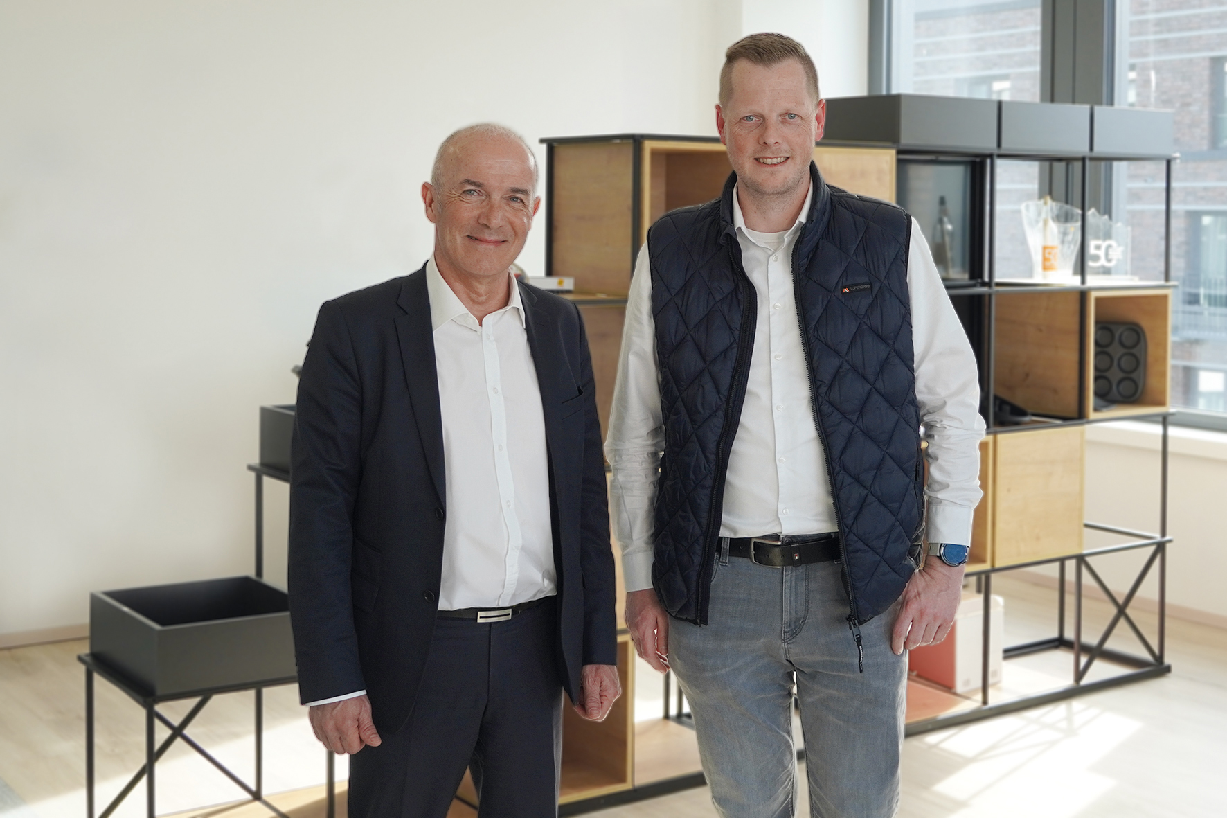 Dr Stephan Schnell, managing director of K.D. Feddersen GmbH & Co. KG (left), and Christoph Schneider, sales director Europe at Jilin Joinature Polymer Co., Ltd., announce their cooperation