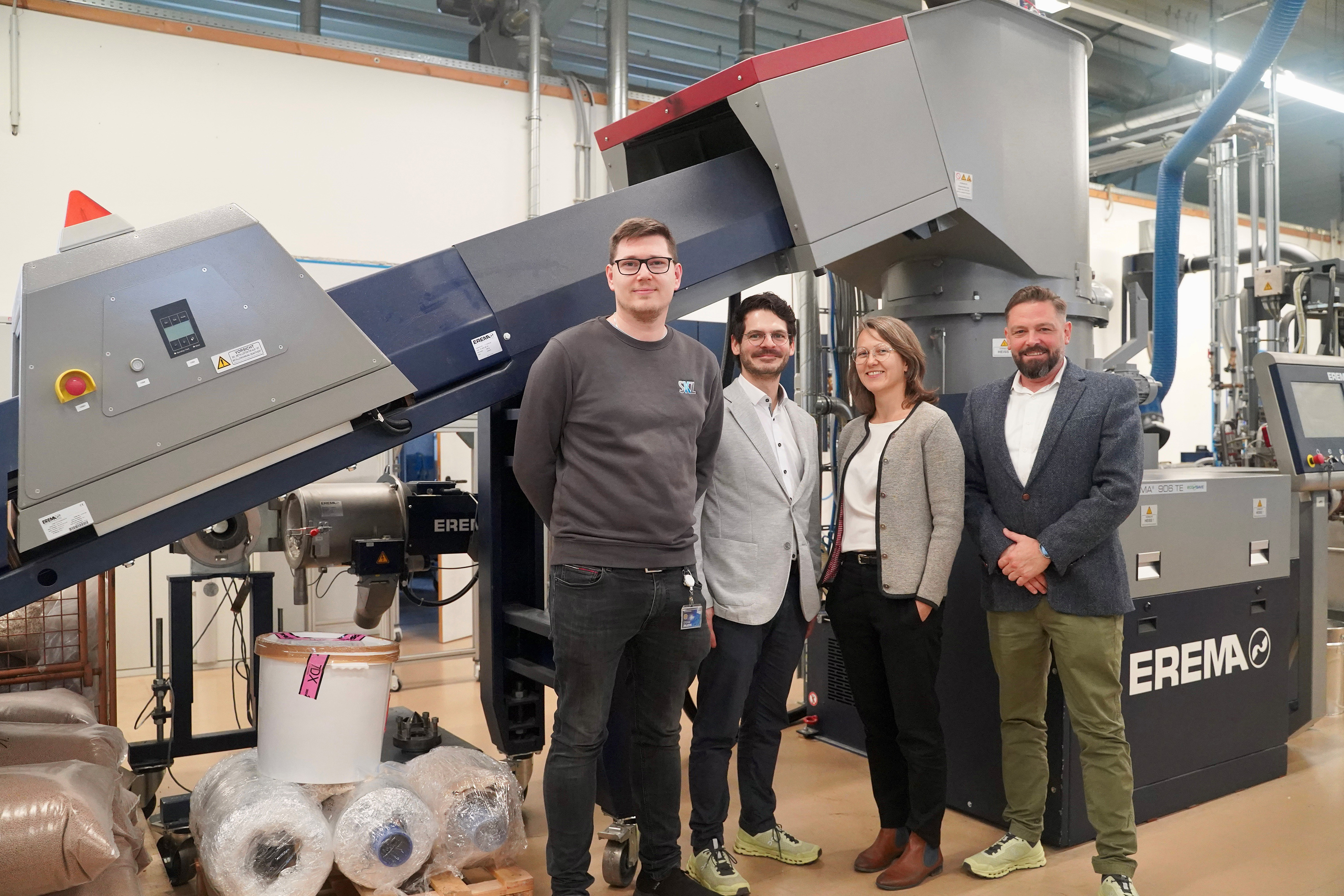 The LaMa Recycling project team is conducting an innovative research project at SKZ to develop a novel recycling process as part of the EXIST Research Transfer funding program. From left: Stefan Zuljevic, Dr Lars Helmlinger, Dr Marieluise Lang and