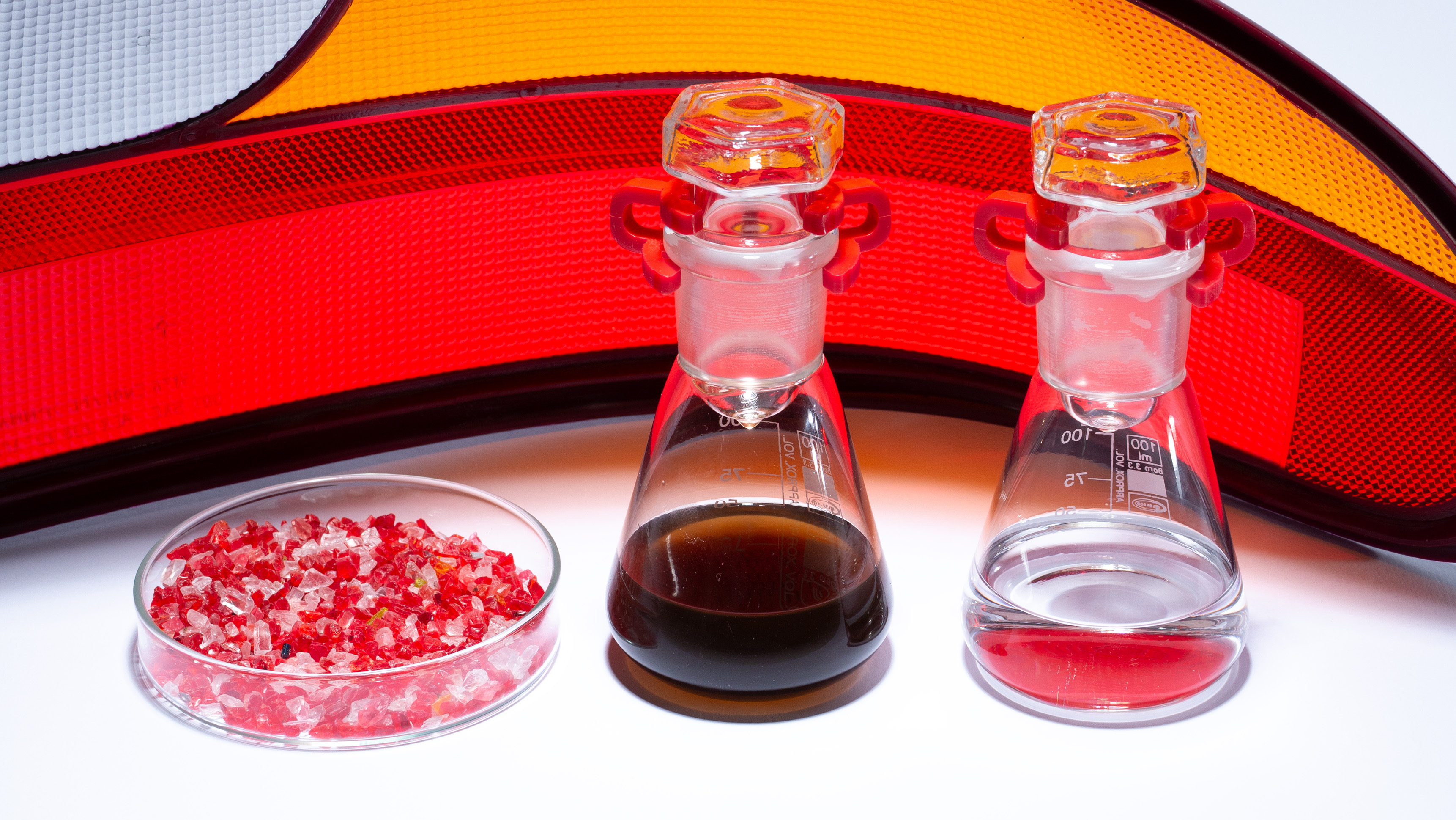 Tests with real post-consumer waste: on a pilot scale, old car taillights made of PMMA were depolymerized at MyRemono and upgraded at Röhm's Worms site to MMA in virgin material quality.