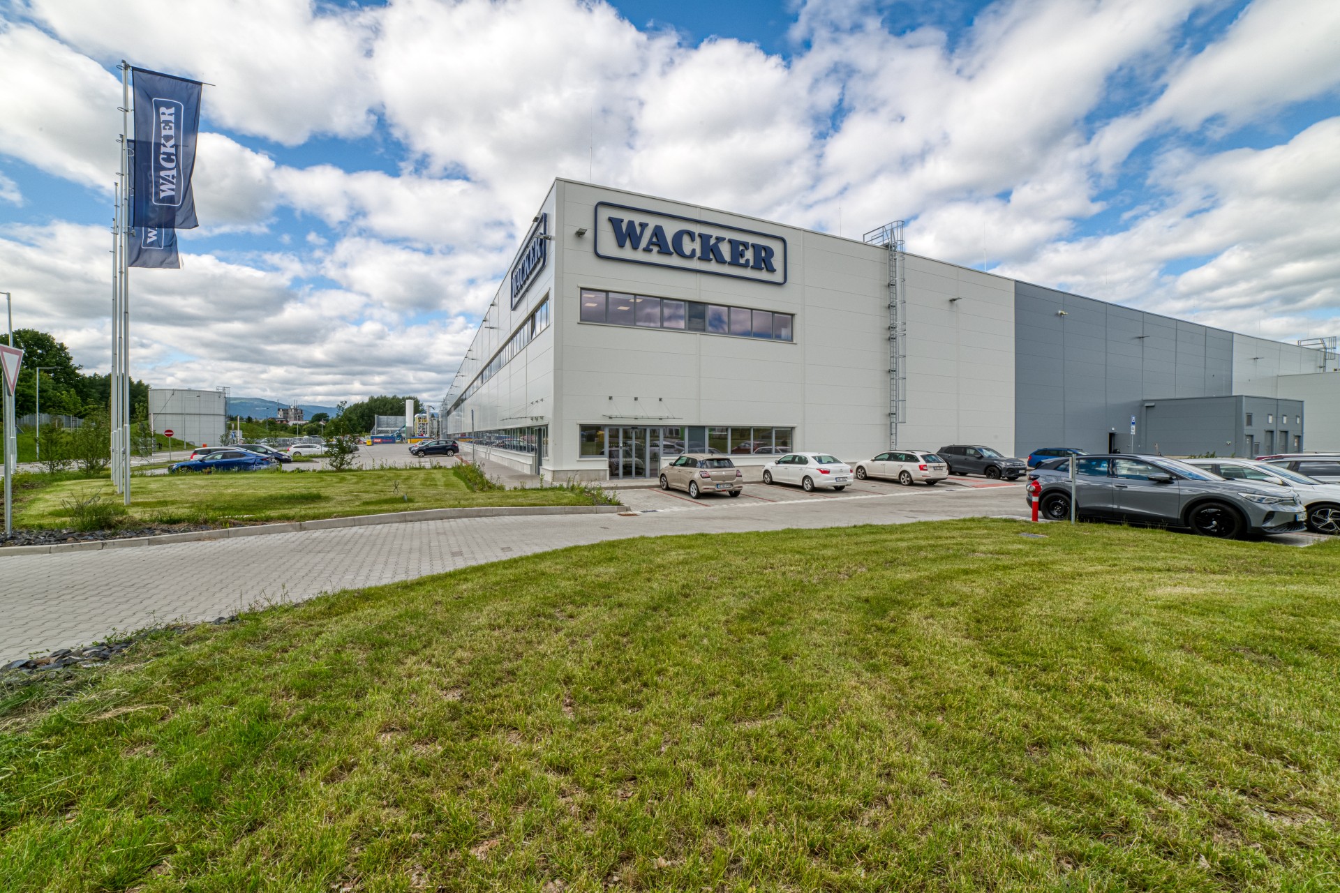 At Wacker’s new Czech production site in Karlovy Vary, the company will manufacture silicones for the growth markets of electromobility, medical technology and power-grid expansion. Source: Wacker