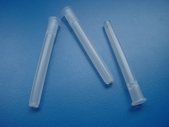 Injection-moulded needle protection caps, manufactured on a Systec 100-430 C injection moulding machine from Demag Plastics Machinery (Ningbo)