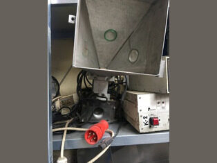 Dye dispenser -...