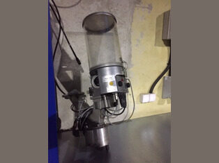 Dye dispenser -...