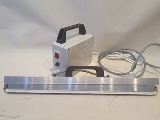 Bar sealer for nonwo