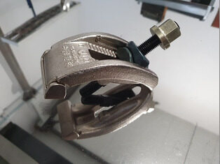 Mold mounting clamp...