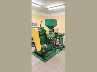 Blow molding extrude