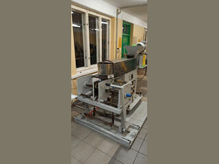 Blow molding extrude