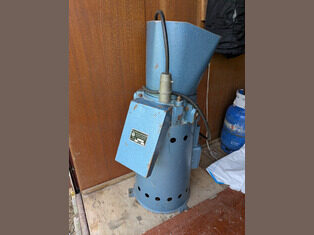 Small plastic grinde