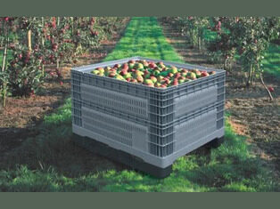 Plastic crates for f
