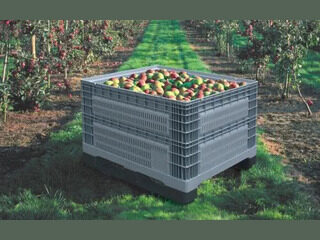 Plastic crates for f