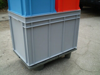 Plastic display pall