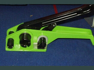 Tensioner for polyes