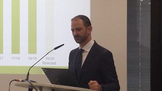 Engel presenting a market
