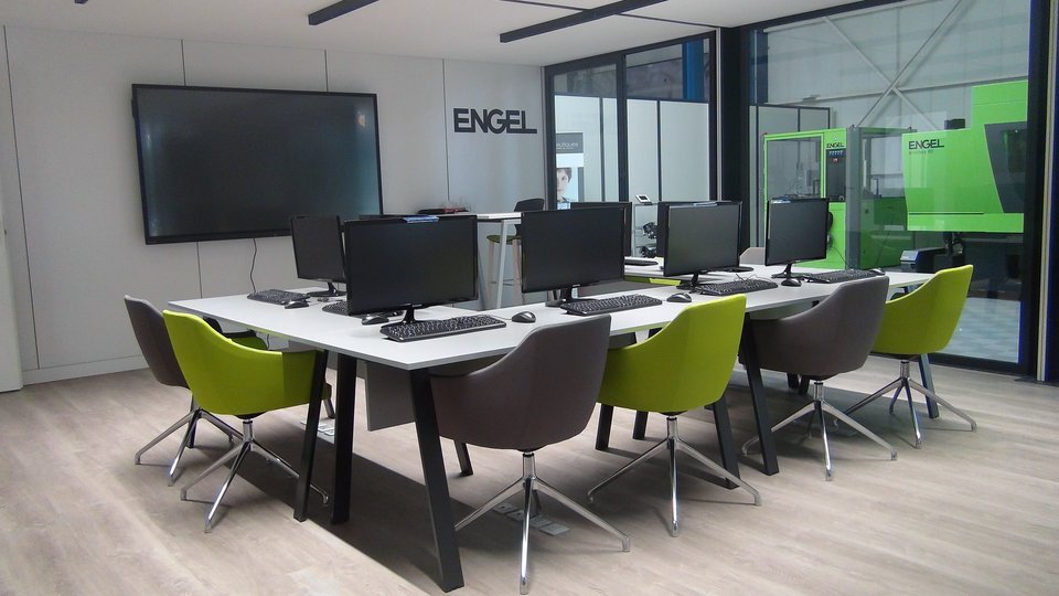 Disseminating knowledge - remotely and on site