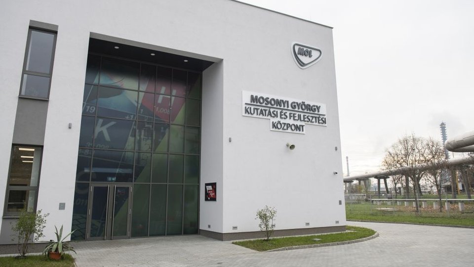 MOL completes new research and development center in Százhalombatta