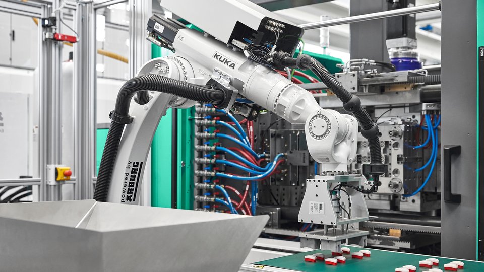 Allrounder Cube 1800: compact cube machine completes the Arburg portfolio
