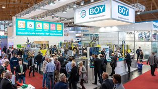 BOY-exhibits „live and to