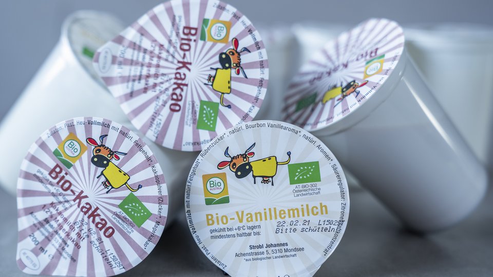 Sustainable rPET cups for school milk