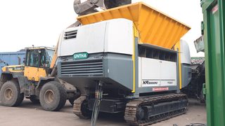 One Untha shredder − all 