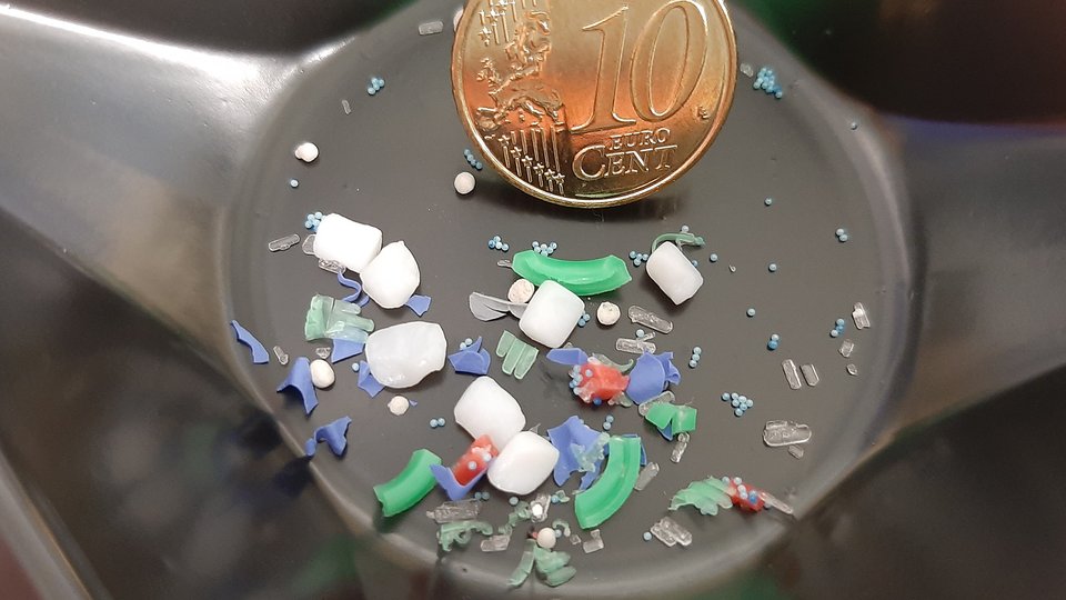 How microplastic particles in water can be identified more easily in future