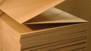 Corrugated board vs. plas